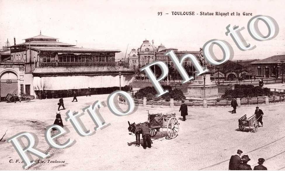 STATUE DE RIQUET ET LA GARE