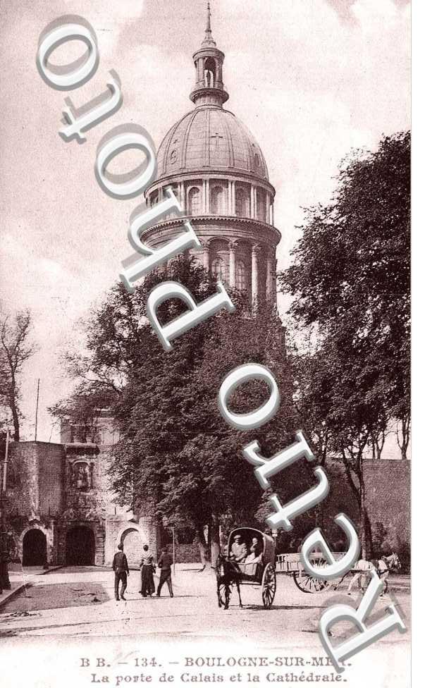 LA PORTE DE CALAIS ET LA CATHEDRALE