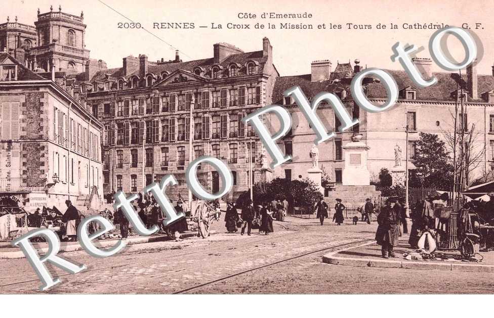 LA CROIX DE LA MISSION et les tours de la Cathedrale