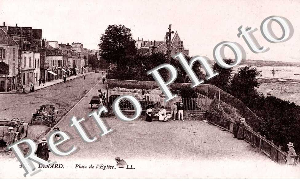 LA PLACE DE L'EGLISE