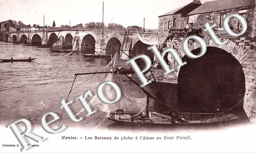 LES BATEAUX DE PECHE a l'Alose AU PONT PIRMIL