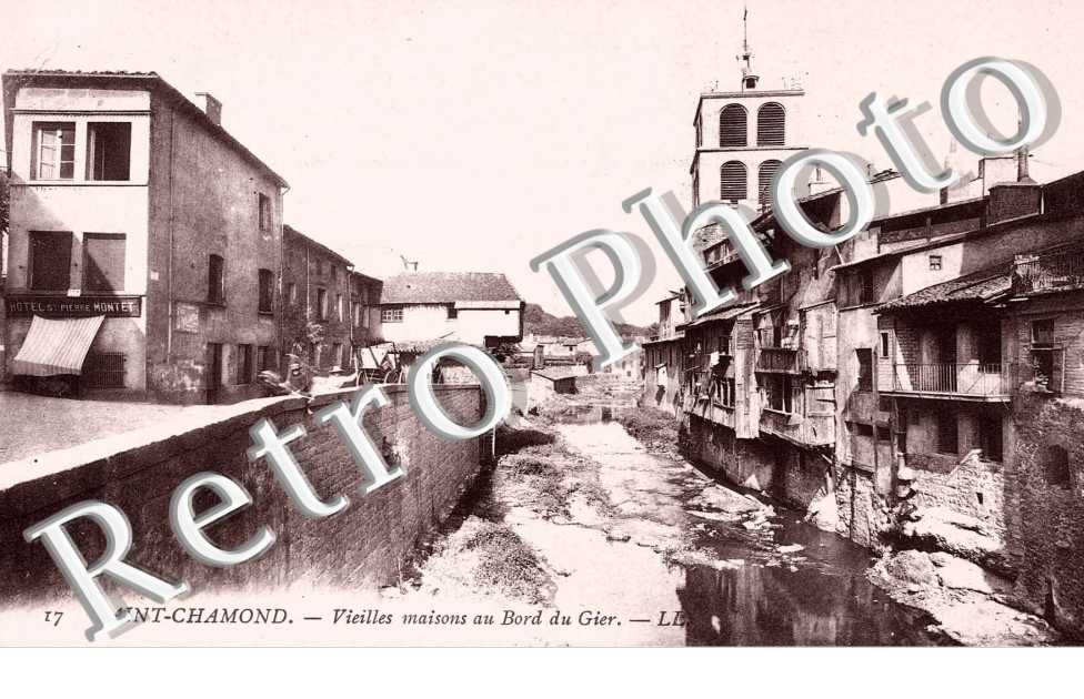 VIEILLES MAISONS AU BORD DU GIER