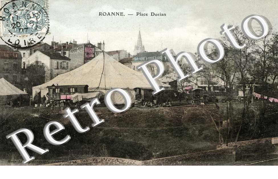 place Dorian (tentes de forains)