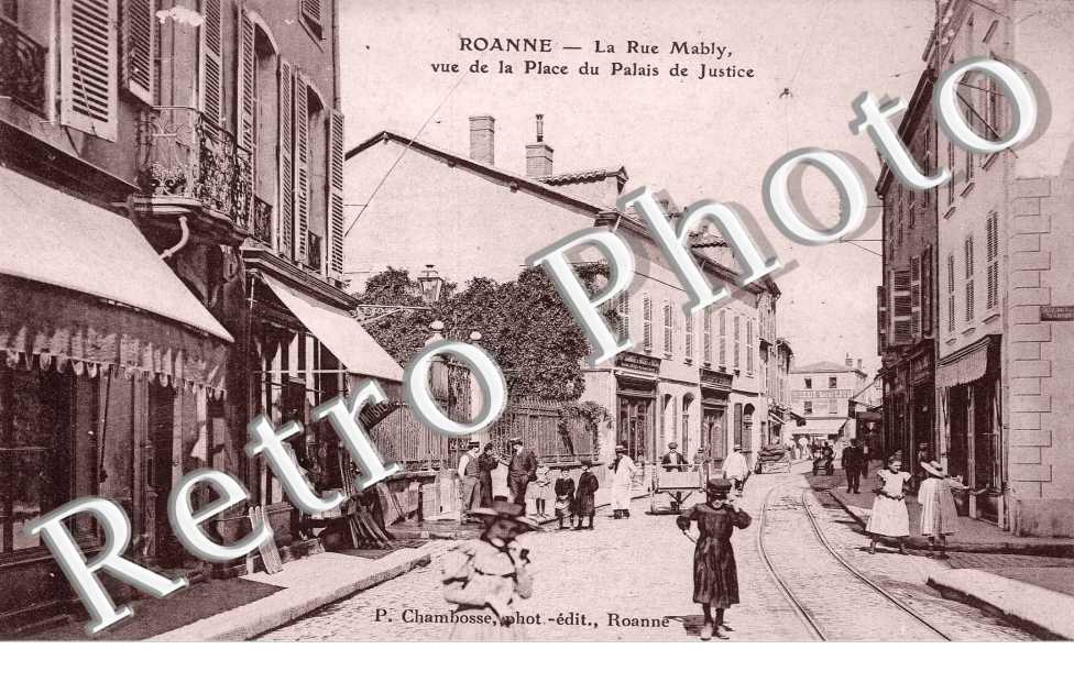 la rue Mably, vue de la place du palais de justice