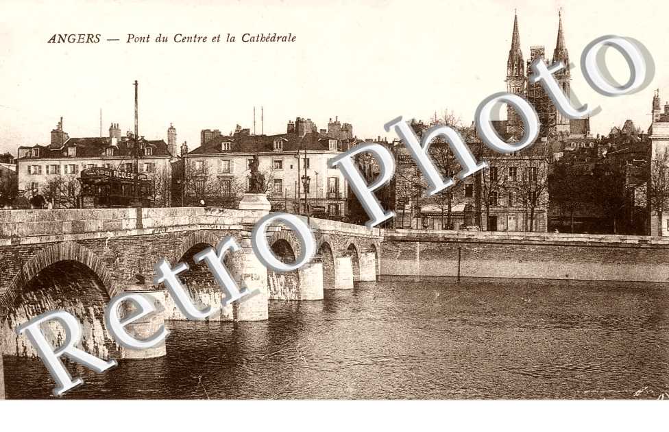 PONT DU CENTRE ET LA CATHEDRALE