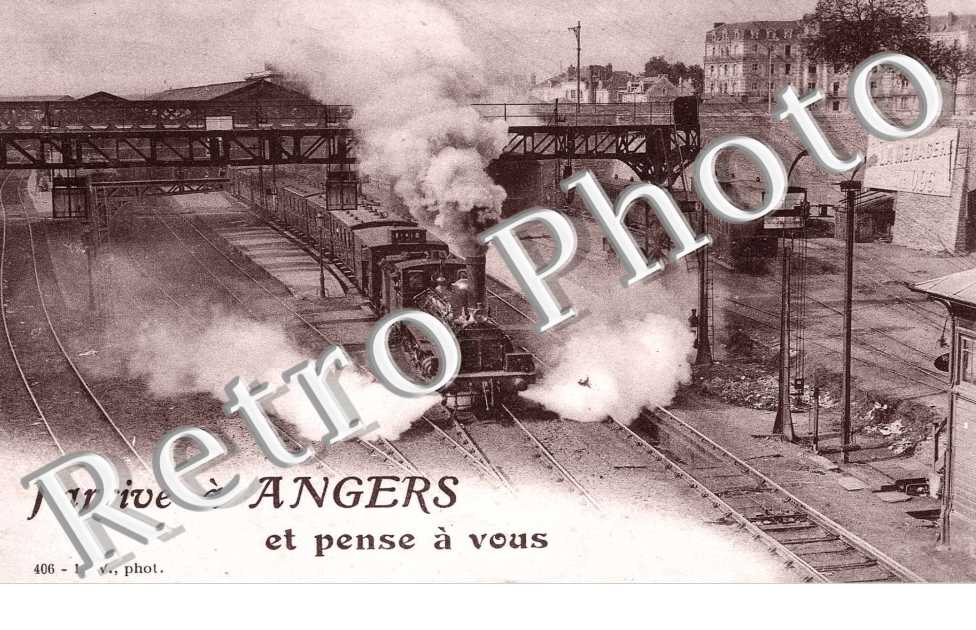 j'arrive à Angers (un train arrive en Gare)