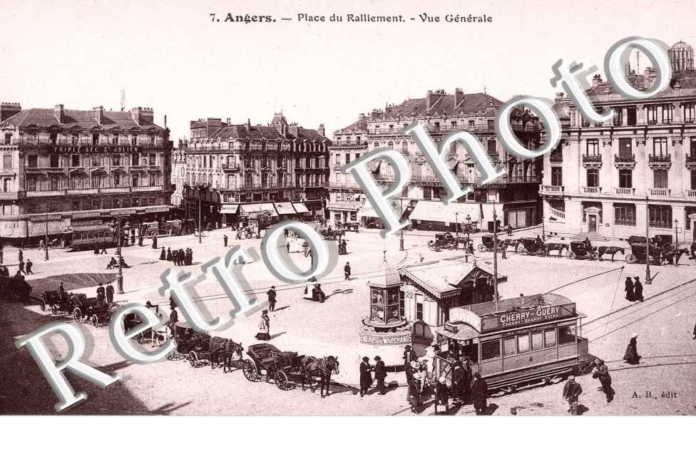 LA PLACE DU RALLIEMENT - VUE GENERALE