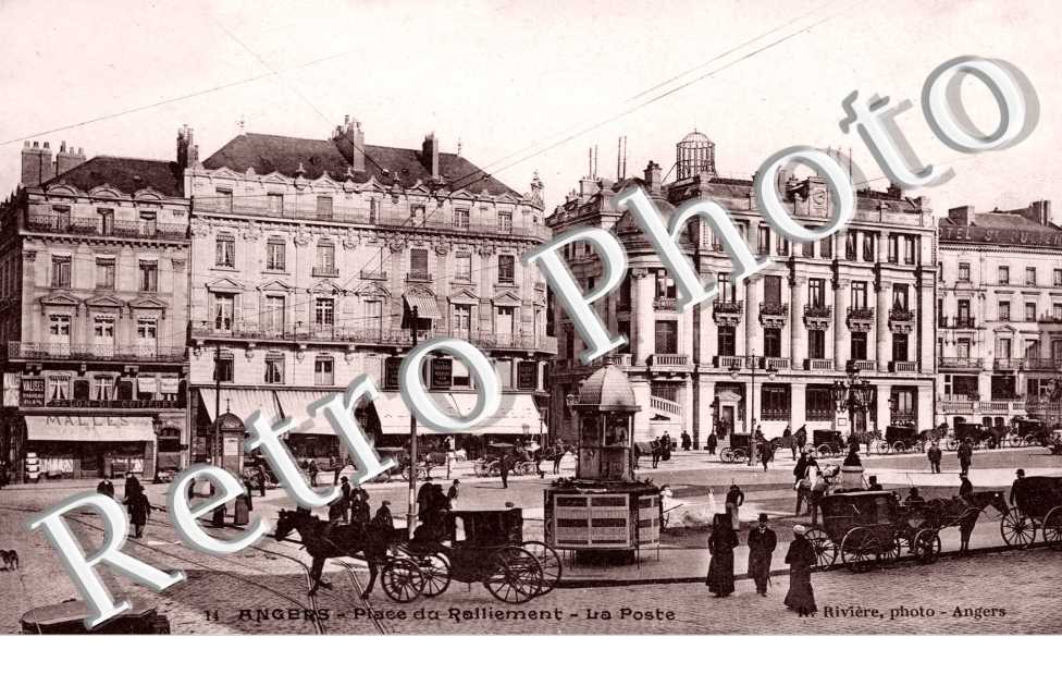 place du ralliement, la poste