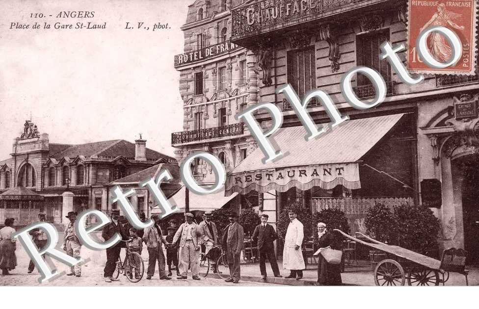 place de la gare Saint Laud