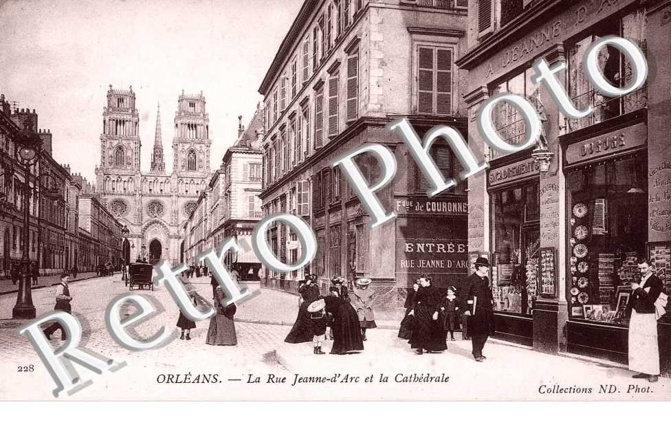 la rue Jeanne d'Arc et la Cathedrale