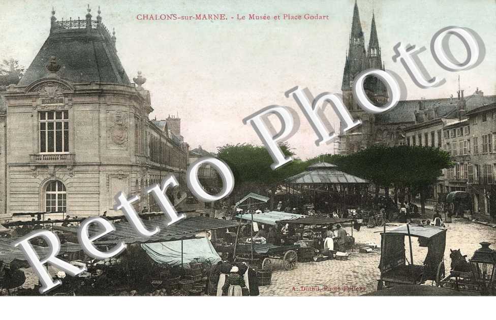 LE MUSEE ET PLACE GODART