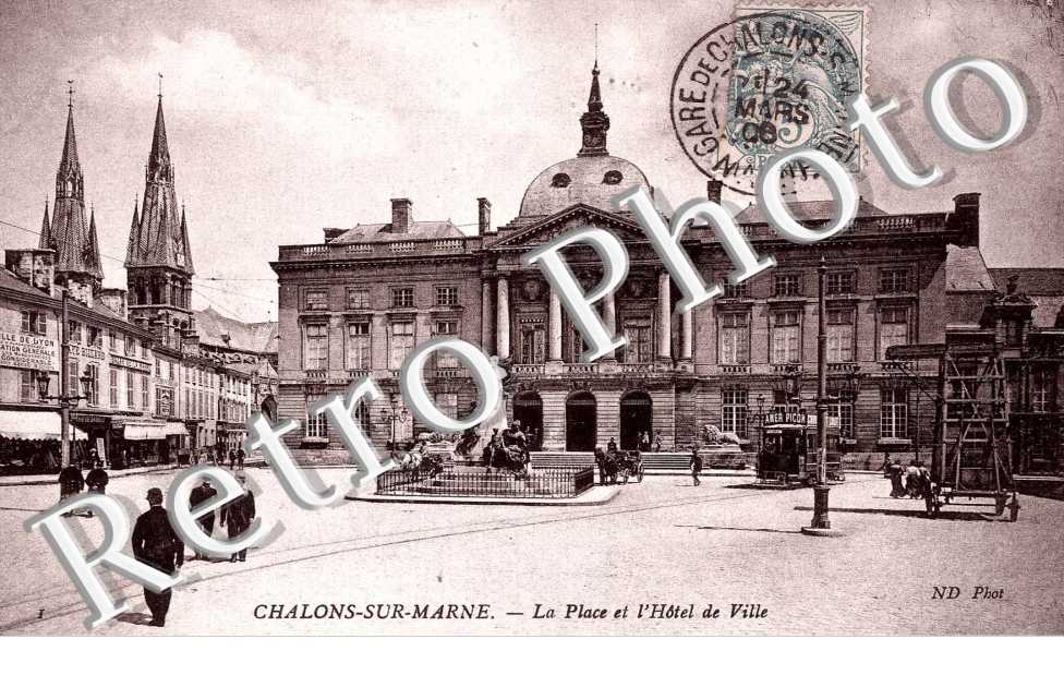 LA PLACE DE L'HOTEL DE VILLE