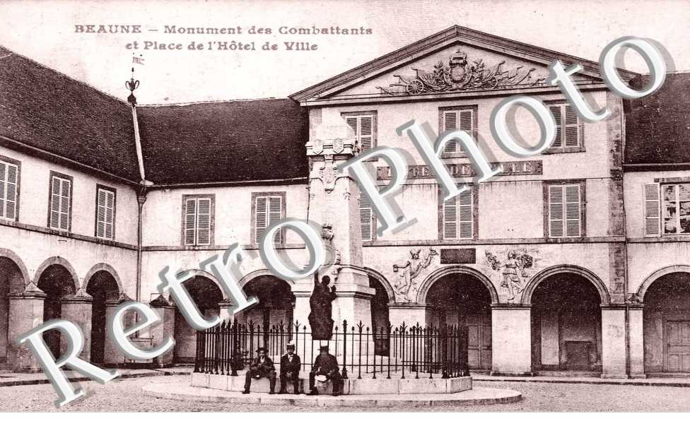 Monument des Combattants et place de l'Hôtel de Ville