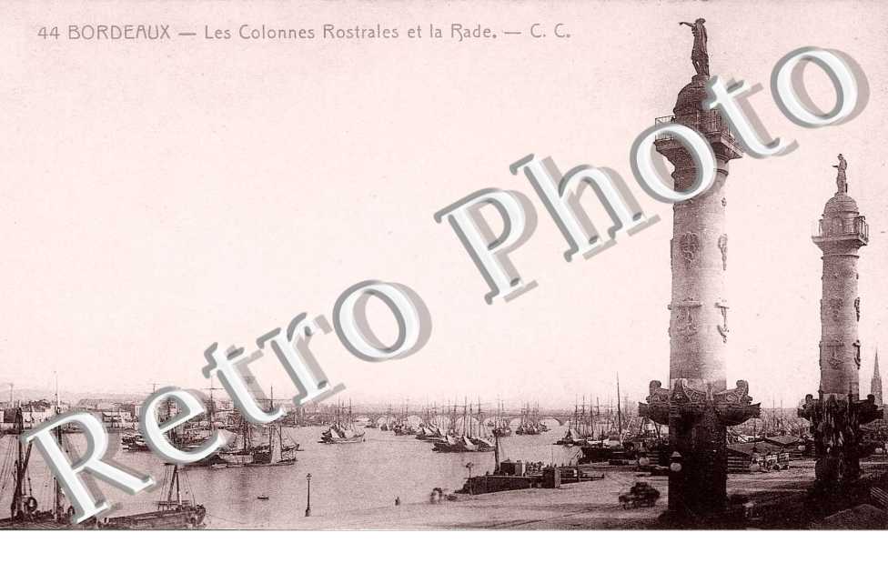 LES COLONNES ROSTRALES et la Rade