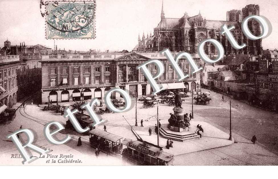 LA PLACE ROYALE ET LA CATHEDRALE