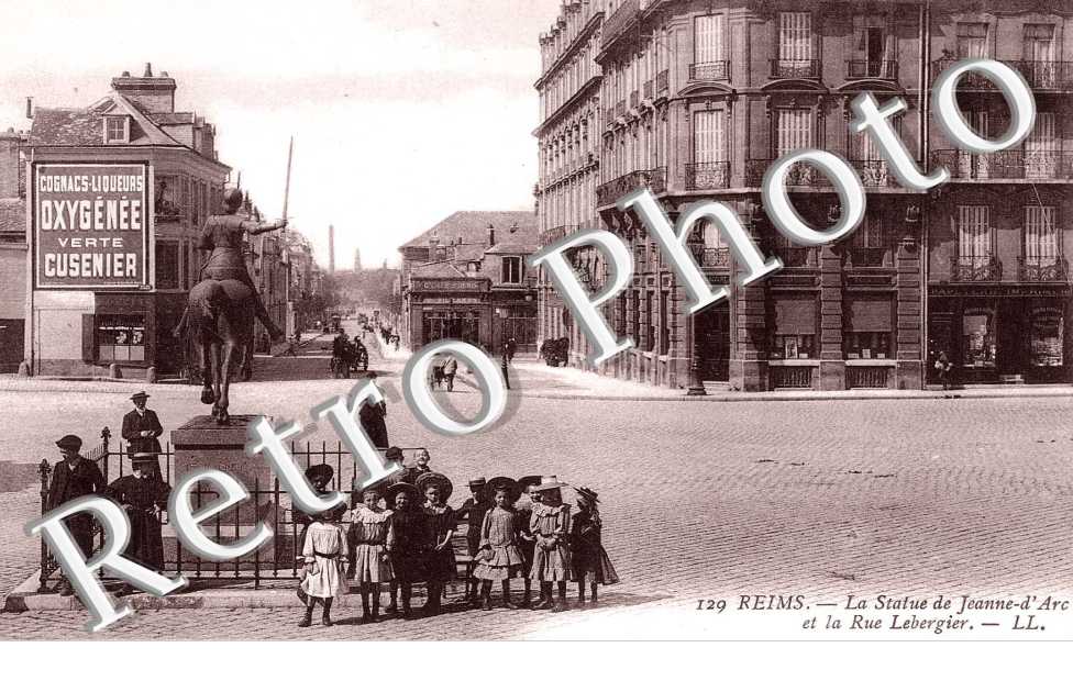 LA STATUE DE JEANNE D'ARC ET LA RUE LEBERGIER