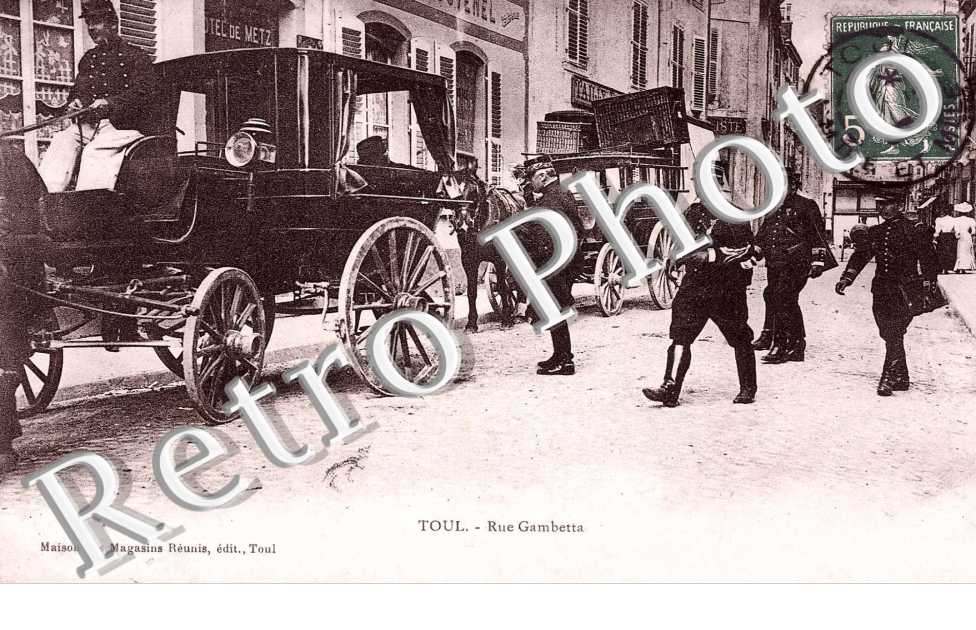 Rue Gambetta (voitures - militaires)