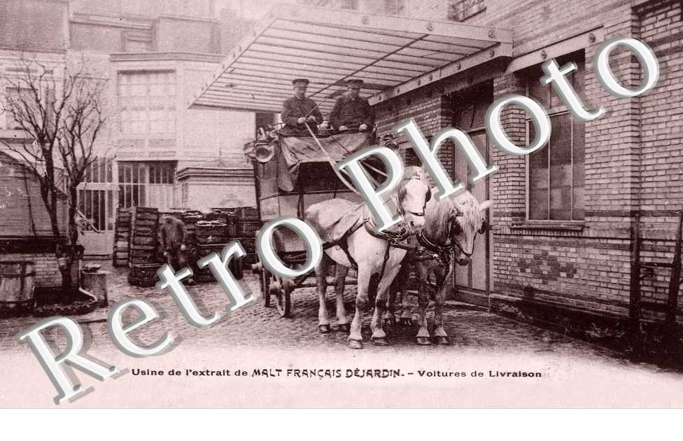 Usine de l'extrait de Malt Francais Dejardin, voitures de livraison