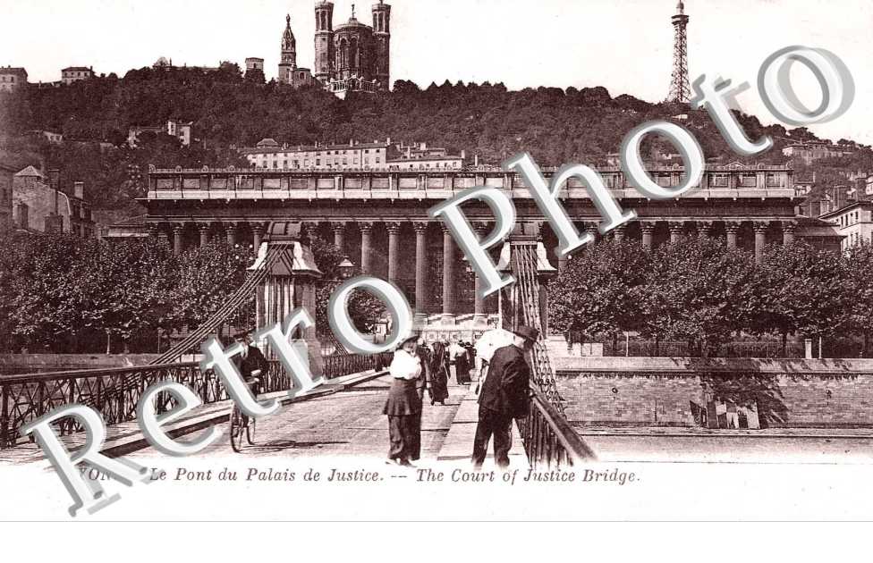 LE PONT DU PALAIS DE JUSTICE