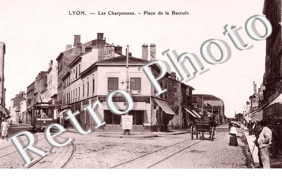LES CHARPENNES PLACE DE LA BASCULE