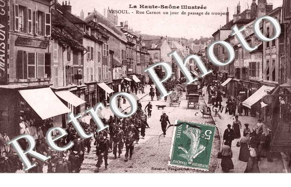 Rue Carnot un jour de passage de troupes