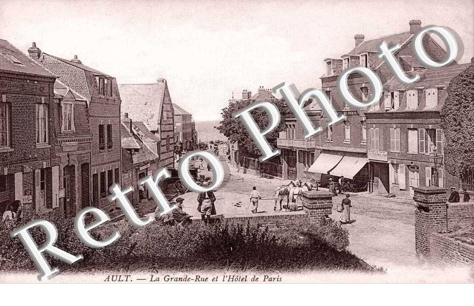  LA GRANDE RUE ET L'HOTEL DE PARIS