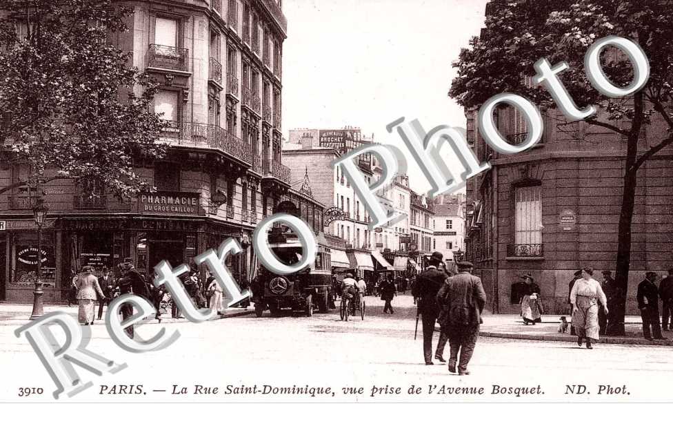 LA RUE SAINT DOMINIQUE vue prise de l'avenue Bosquet