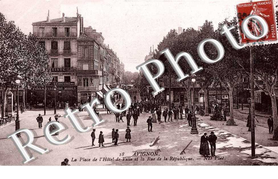 Place de l'Hotel de Ville et rue de la Republique