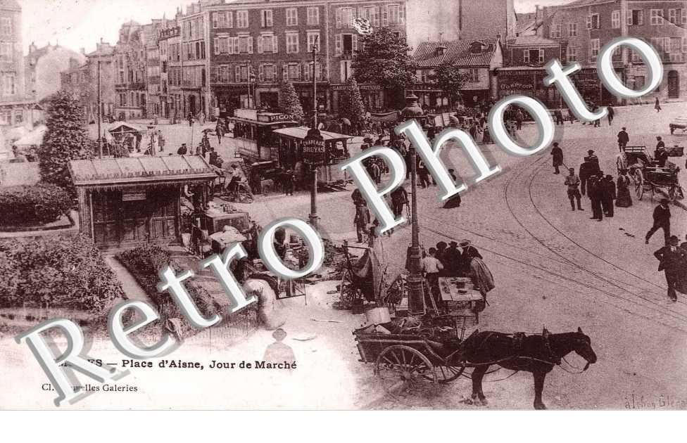 PLACE D'AISNE, UN JOUR DE MARCHE