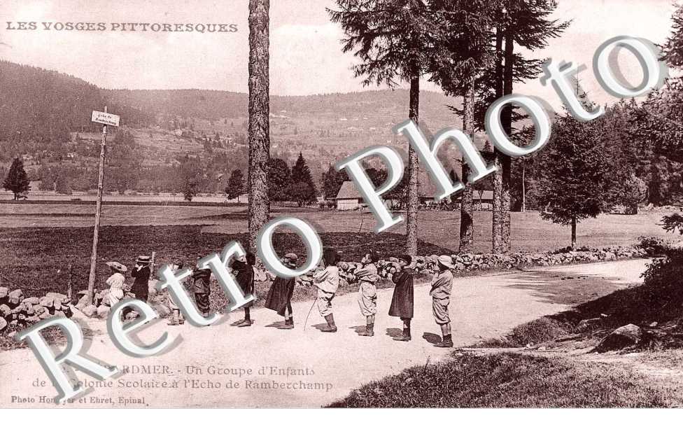 Un gropupe d'enfants de la colonie scolaire de l'Echo de Ramberchamp
