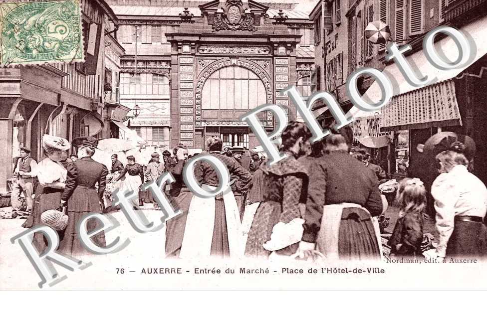 entree du marche, place de l' Hotel de ville