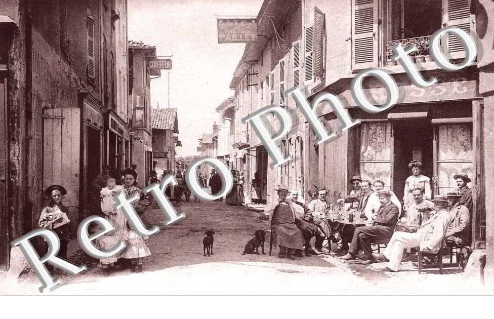 (UNE RUE)