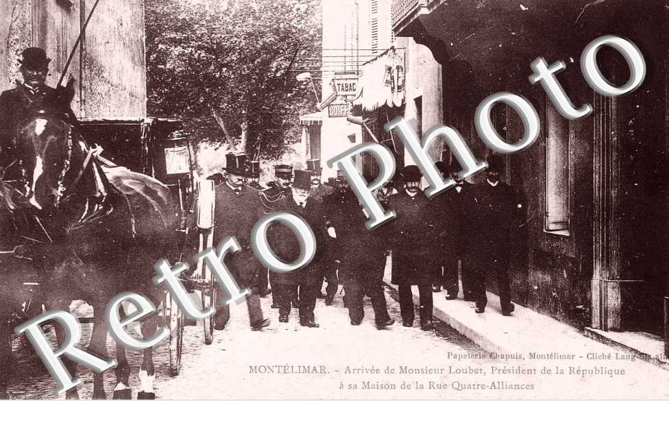 arrivee de monsieur Loubet, president de la republique a sa maison de la rue Quatre Alliances
