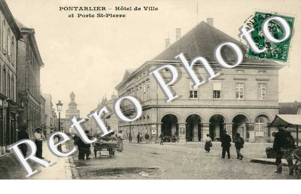 HOTEL DE VILLE ET PORTE ST PIERRE