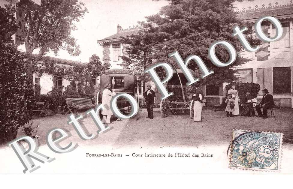 cour interieure de l'hotel des bains