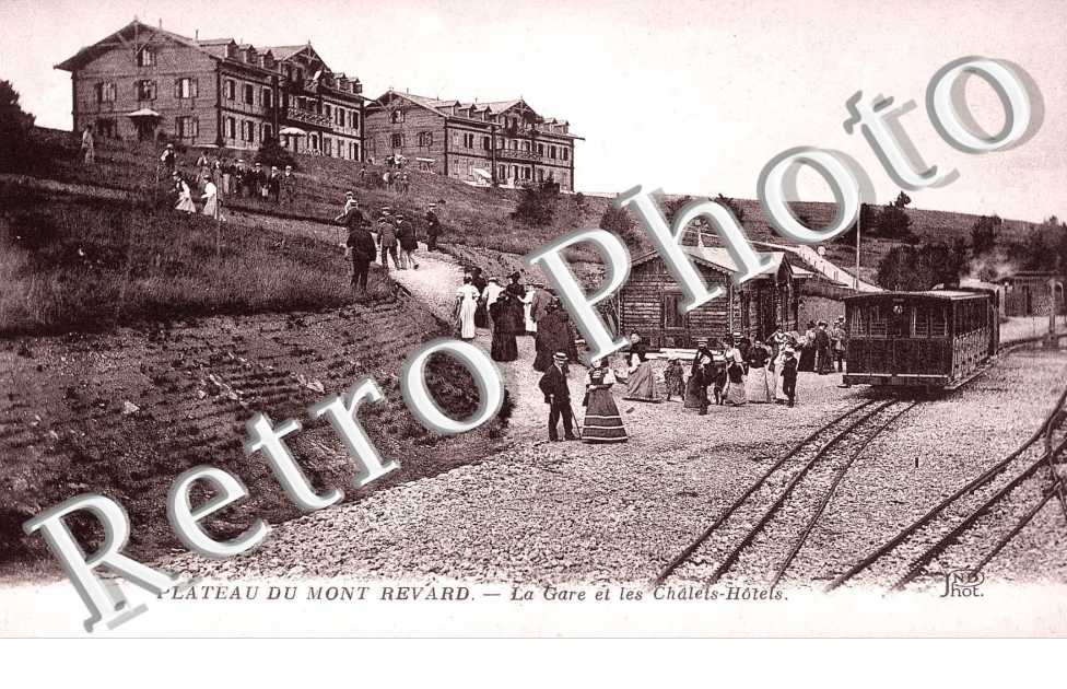 Plateau du Mont Revard -  La gare et les chalets-hotels
