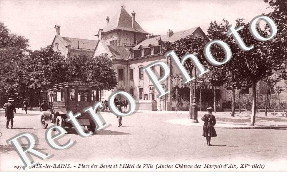 Place des Bains et l'Hôtel de Ville