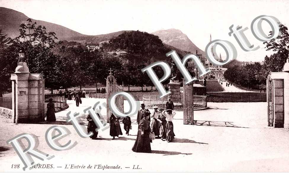L'ENTREE DE L'ESPLANADE