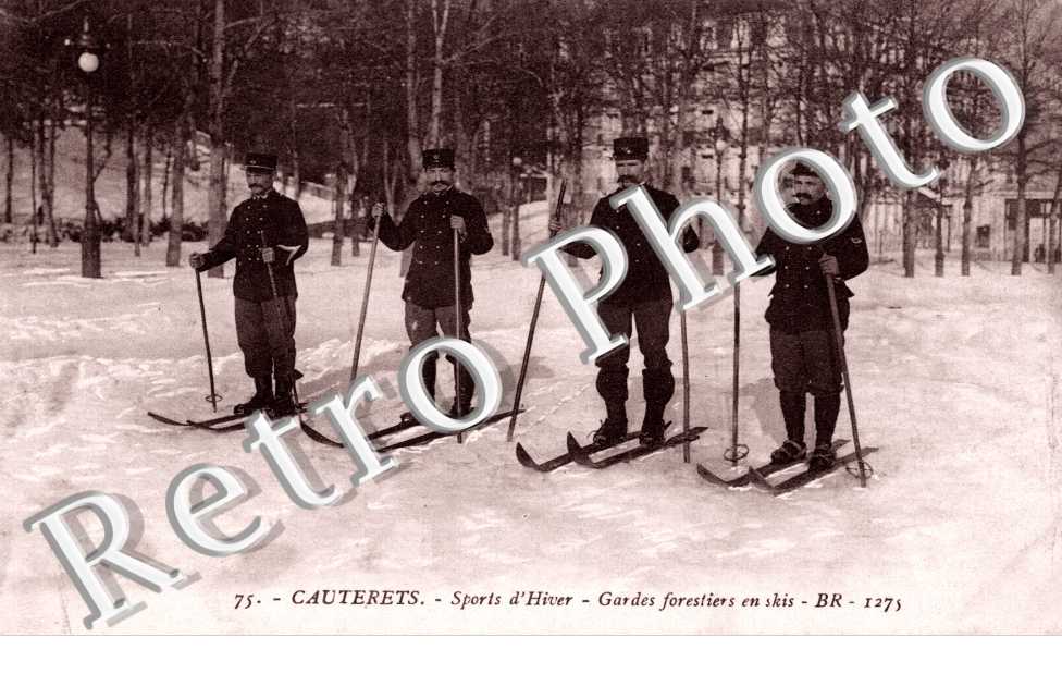 Sports d'hiver - Gardes forestiers en skis