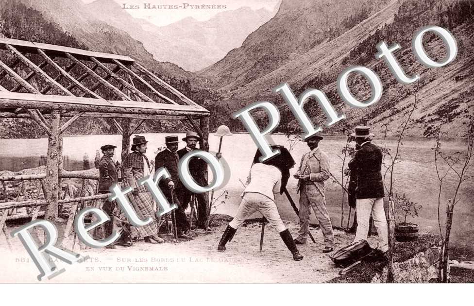 SUR LES BORDS DU LAC DE GABUE en vue du Vignemale
