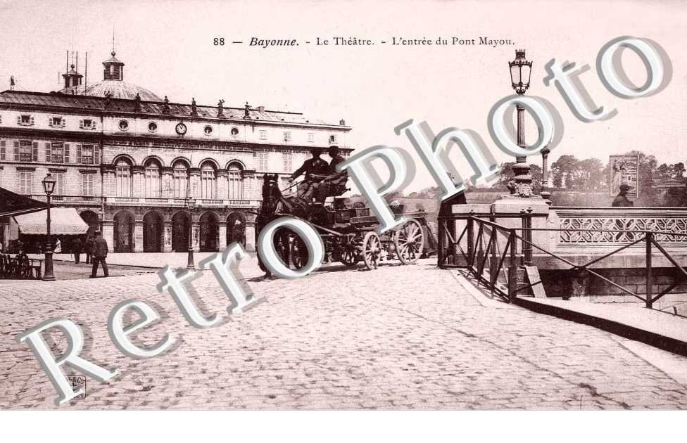 LE THEATRE l'entrée deu Pont Mayou