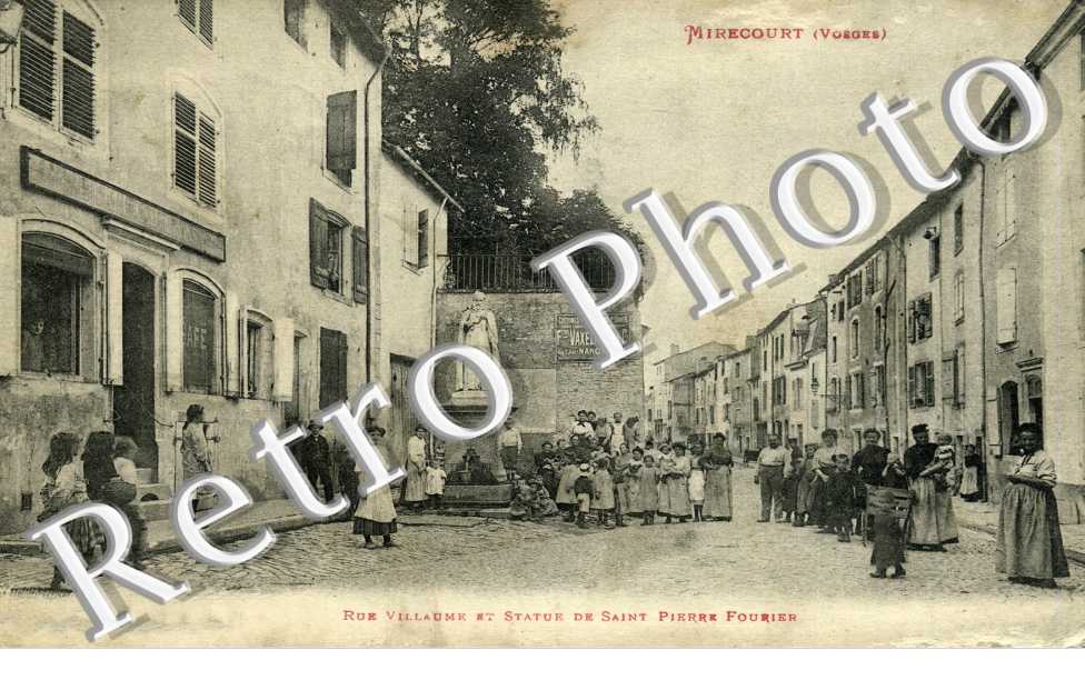 Rue Villaume et statue de Saint Pierre Fourier
