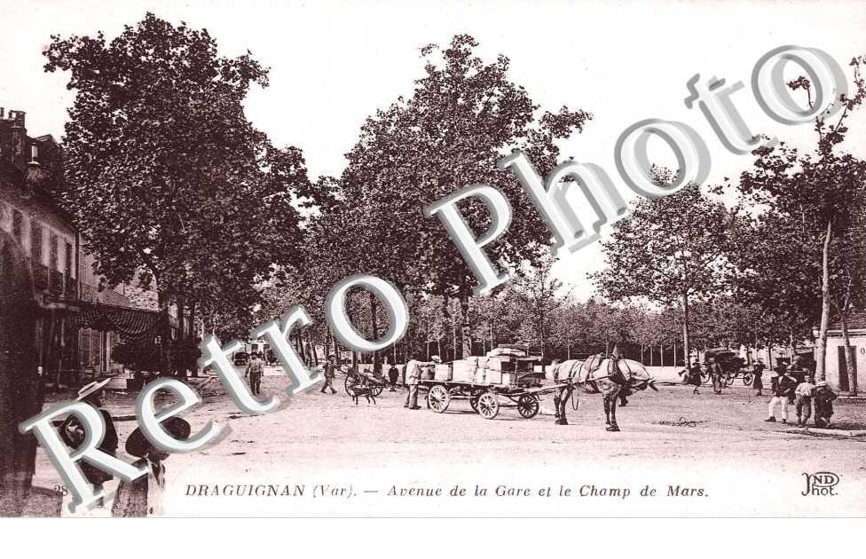 Avenue de la Gare et le Champ de Mars