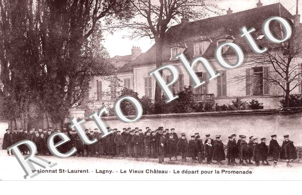 Le vieux chateau - Pensionnat de Saint Laurent depart pour la promenade