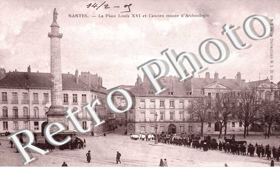 LA PLACE LOUIS XVI ET L'ANCIEN MUSEE D'ARCHEOLOGIE