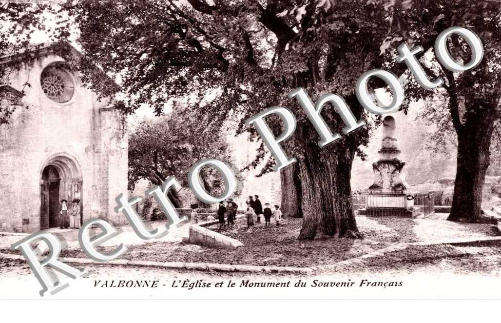L'eglise et le monument du souvenir francais