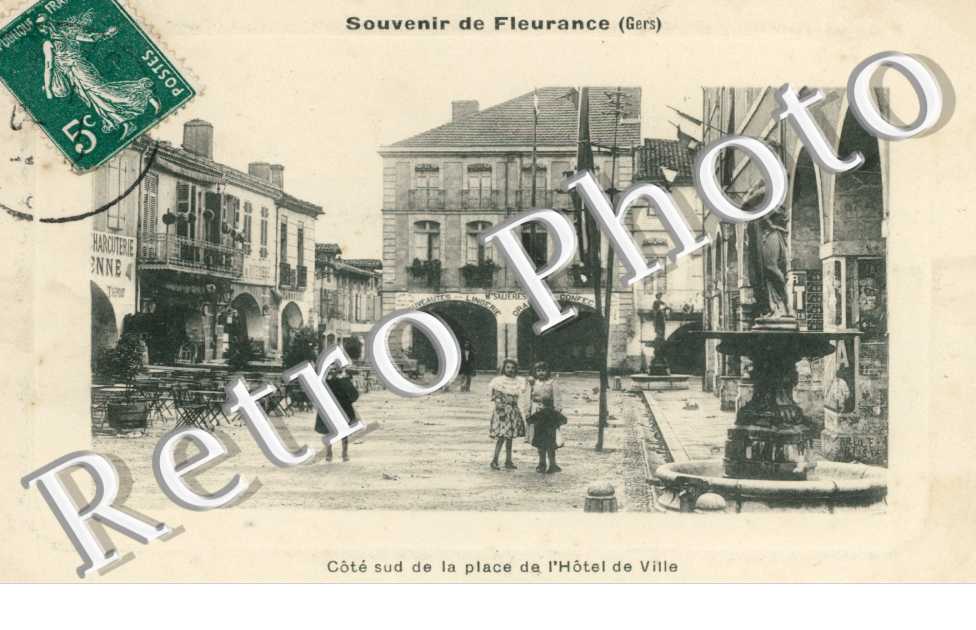 cote sud de la place de l' Hotel de ville