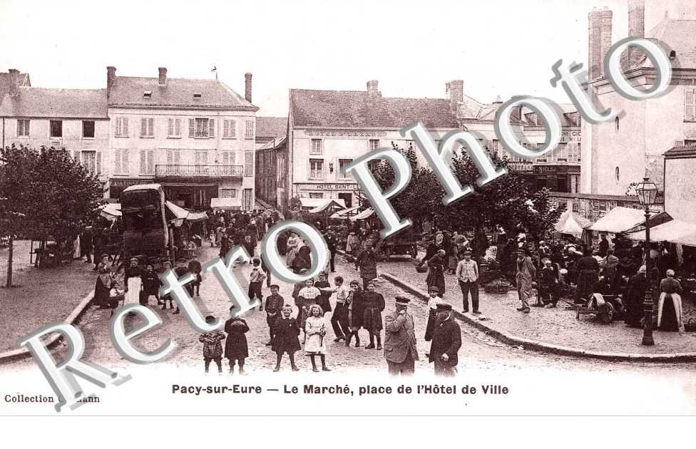 le marche, place de l'Hotel de Ville