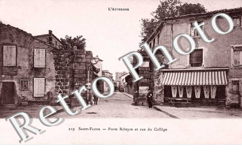 Porte Ribeyre et rue du College
