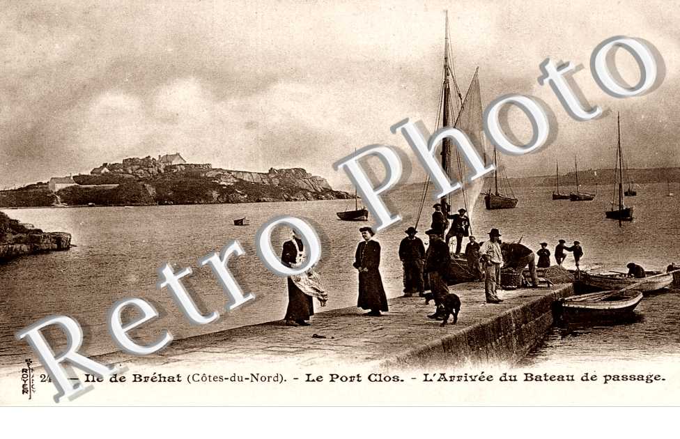 le port clos - l'arrivee du bateau de passage